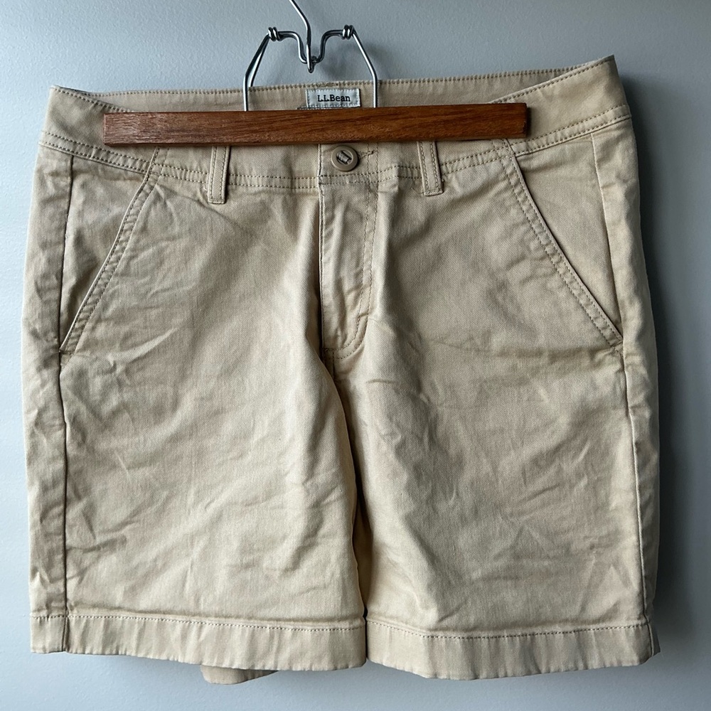 L.L. Bean tan Favorite Shorts size 4
